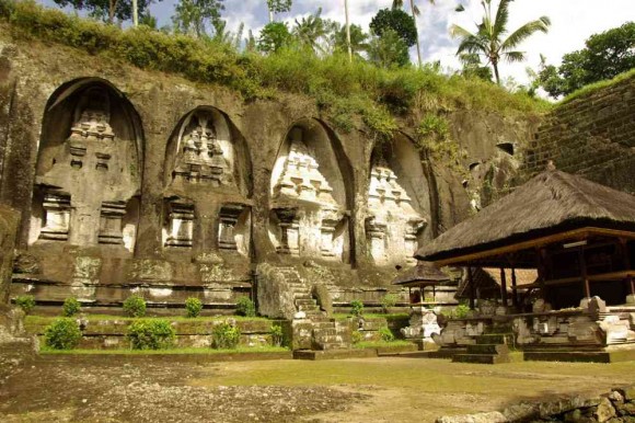 Misteri Ritual Pesugihan di Gunung Kawi