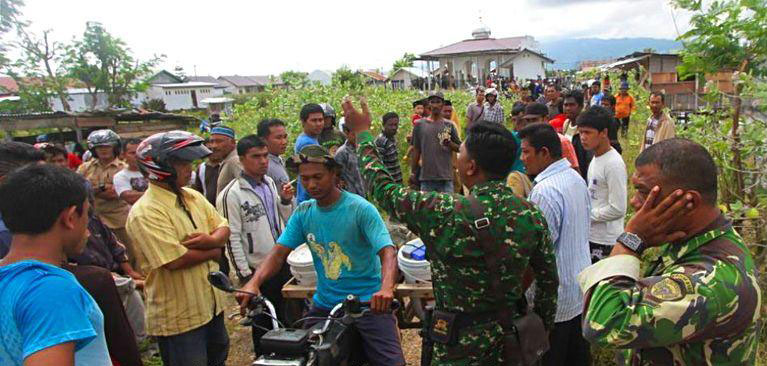 parat TNI juga diturunkan guna membantu pihak kepolisian untuk mengamankan situs bersejarah tersebut