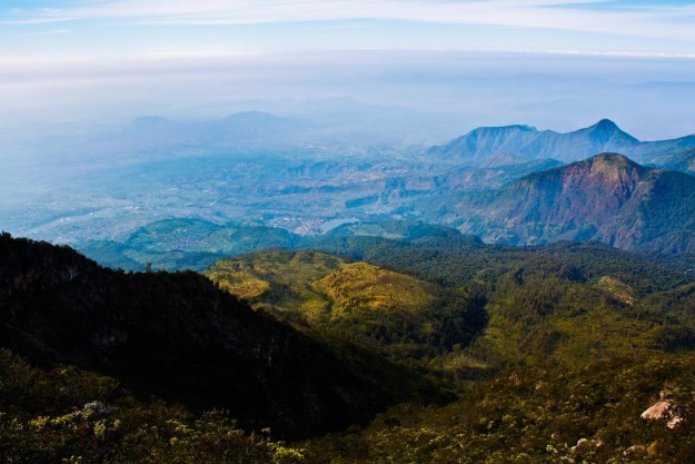  Gunung  Lawu  Diramalkan Bisa Aktif  BILIK MISTERI